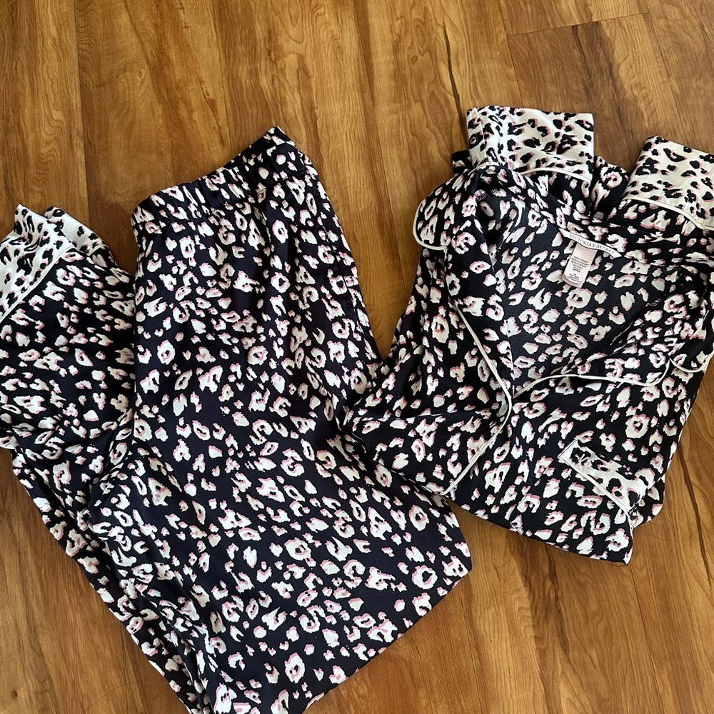 EUC Victoria’s Secret Leopard Print Pajama Set - M